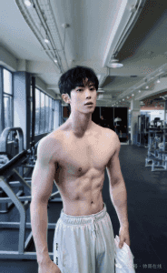 图片[8]-宽肩窄腰白皮薄肌小哥，我爱了我可以啊！-小蓝短视频