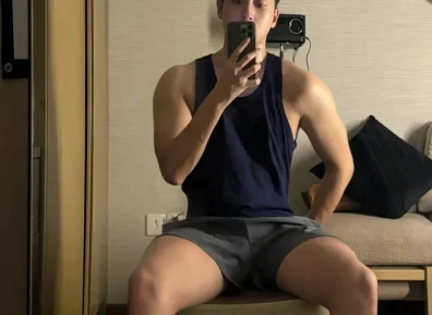 白袜臭脚体育生1s，男友直呼停不下来，根本停不下来.....