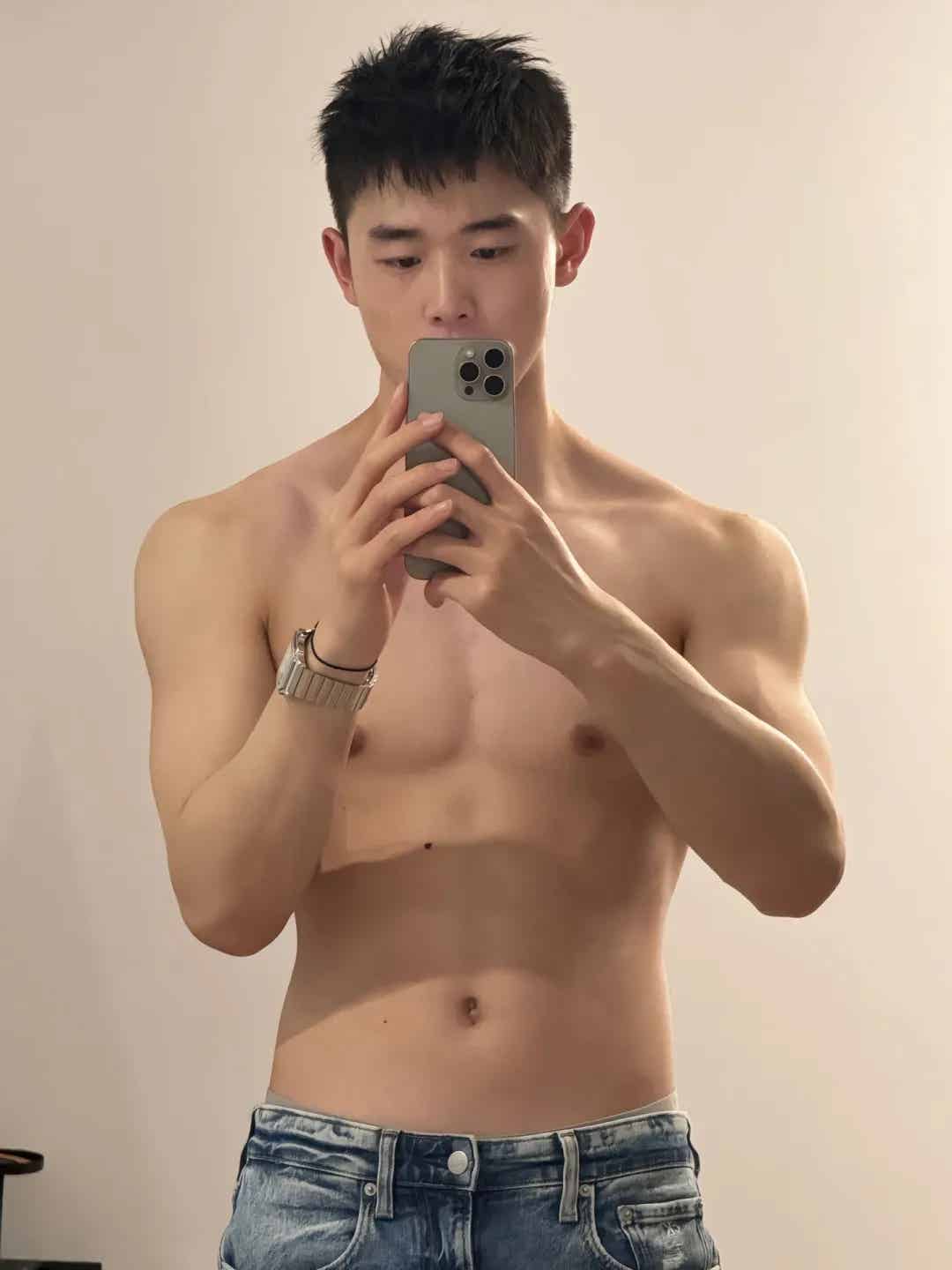 图片[10]-有片又有料！棒球服紧身胶衣，上海22岁薄肌男神来袭!-小蓝短视频