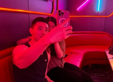 有片又有料！棒球服紧身胶衣，上海22岁薄肌男神来袭!