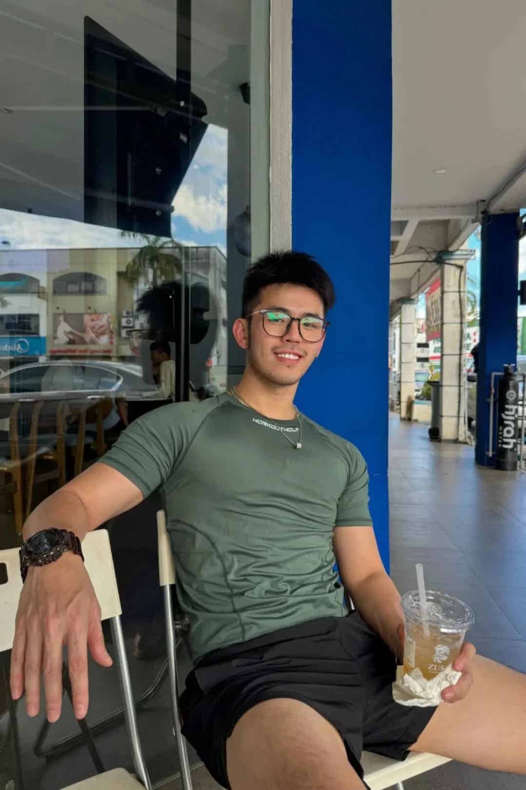 图片[3]-他今年35岁了！你敢信吗？！-小蓝短视频