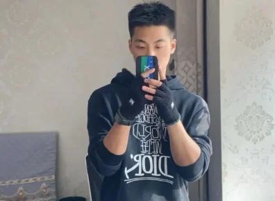 22薄肌酷酷男孩，重庆粉粉嫩嫩帅哥！