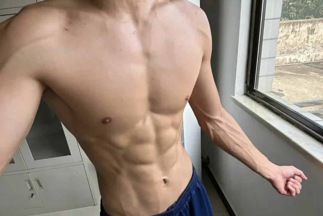 图片[7]-床上躺了累着的消防小哥怎么办？长腿身材真是绝了！-小蓝短视频