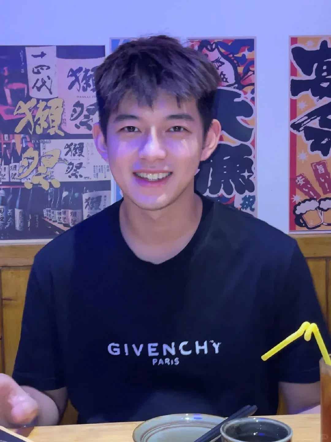 图片[4]-厦门必吃榜！网友：五官迷死人了 | 网红帅哥-小蓝短视频