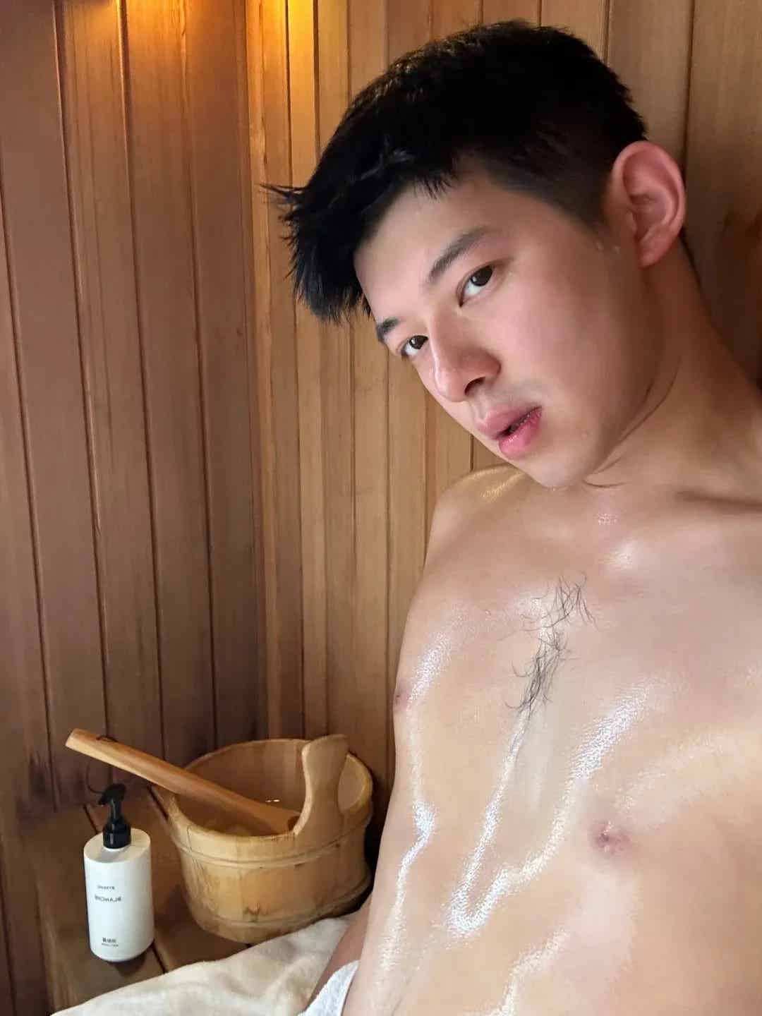 厦门必吃榜!网友:五官迷死人了 | 网红帅哥-小蓝短视频