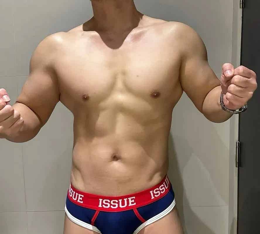 6个腹部训练动作，强力虐腹，助你塑造巧克力腹肌！-小蓝短视频