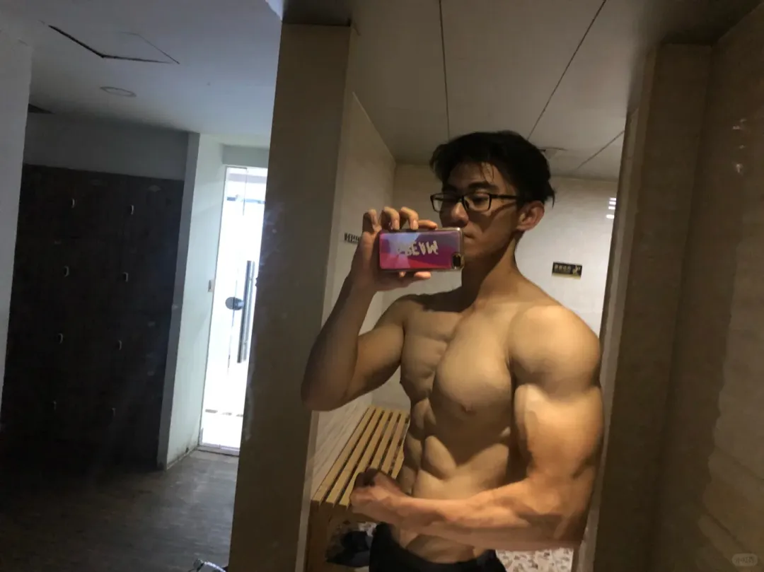 图片[11]-肌肉维度震撼全场，健体冠军小哥哥漫画般的肌肉！-小蓝短视频