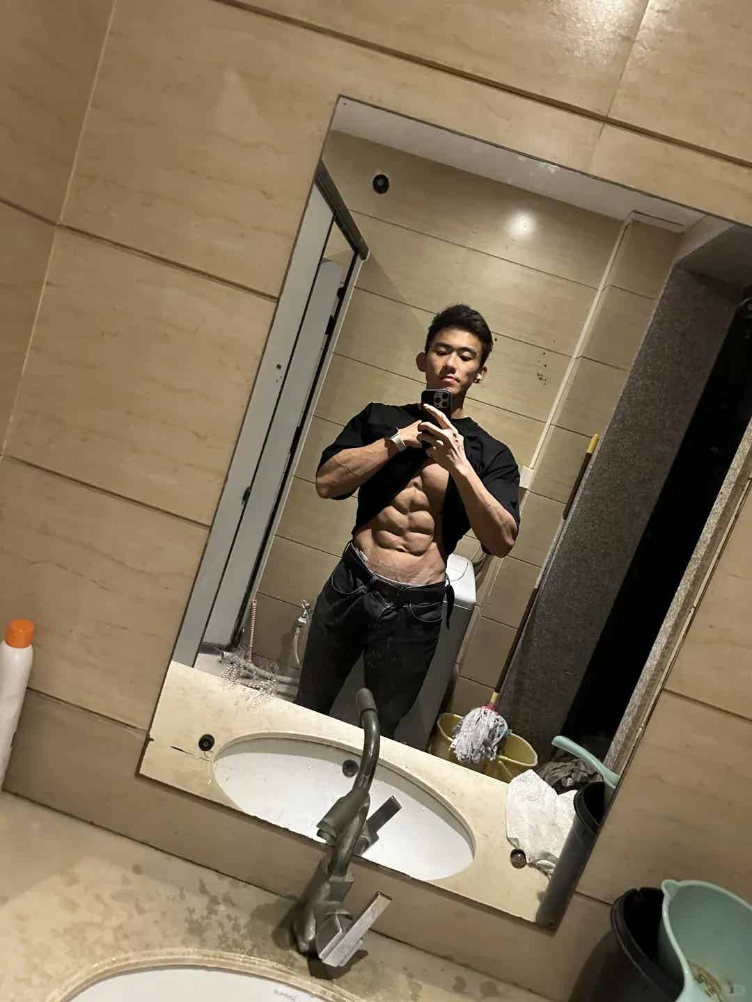 图片[15]-肌肉维度震撼全场，健体冠军小哥哥漫画般的肌肉！-小蓝短视频