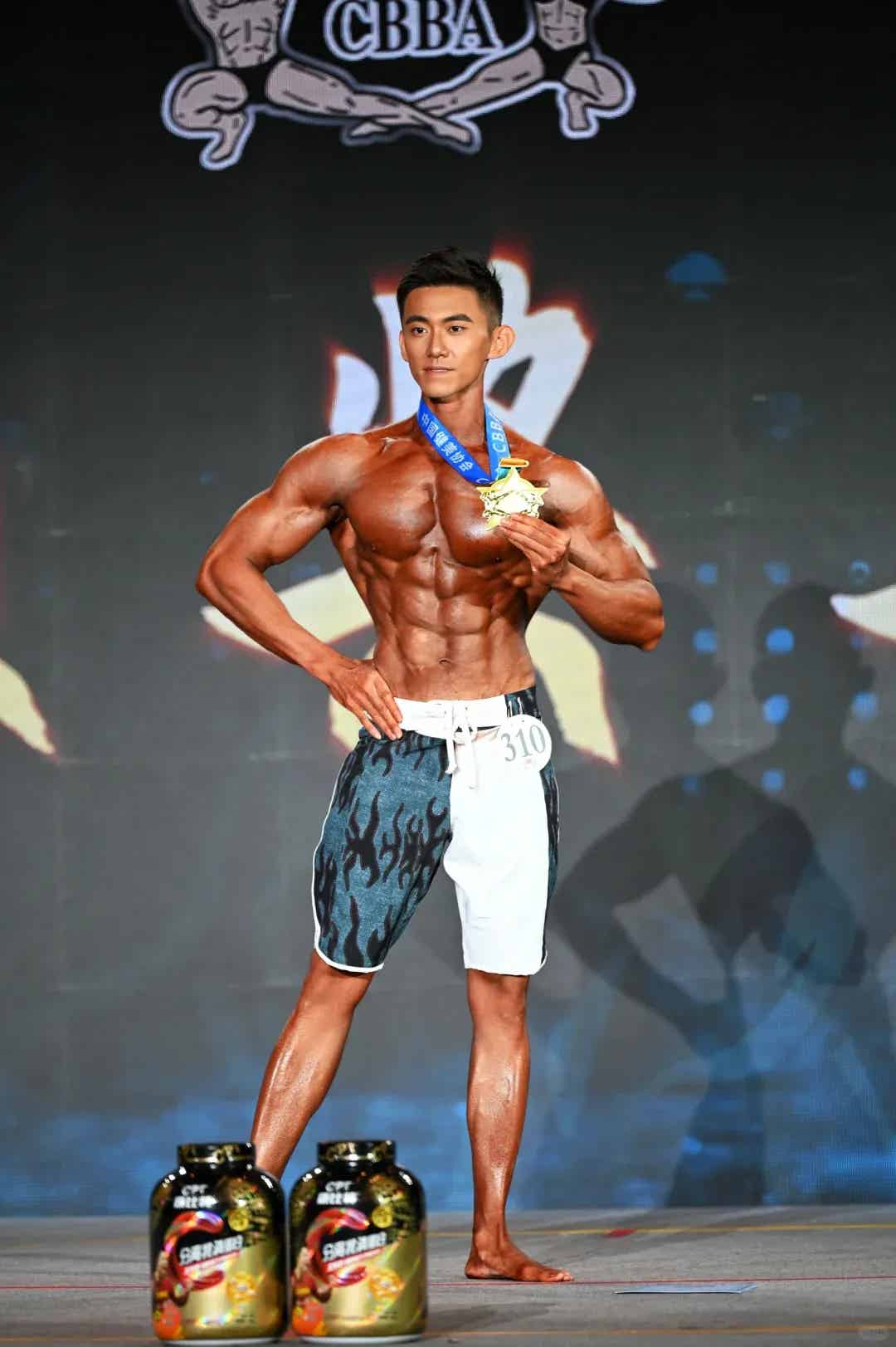 图片[16]-肌肉维度震撼全场，健体冠军小哥哥漫画般的肌肉！-小蓝短视频