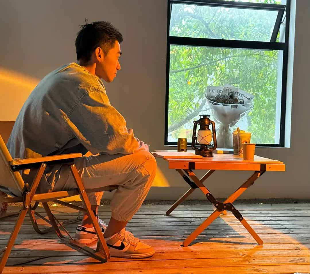 肌肉维度震撼全场，健体冠军小哥哥漫画般的肌肉！-小蓝短视频