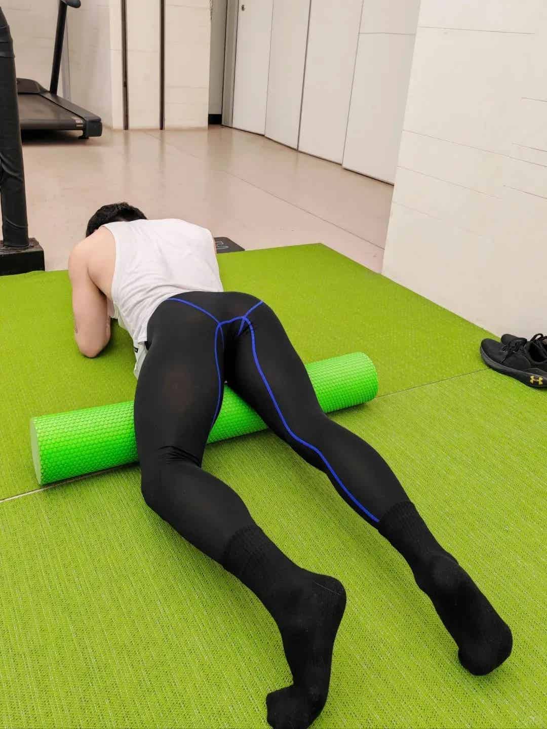 图片[15]-想要完美腰臀比？来看看这位北京小哥哥的翘臀秘籍！-小蓝短视频