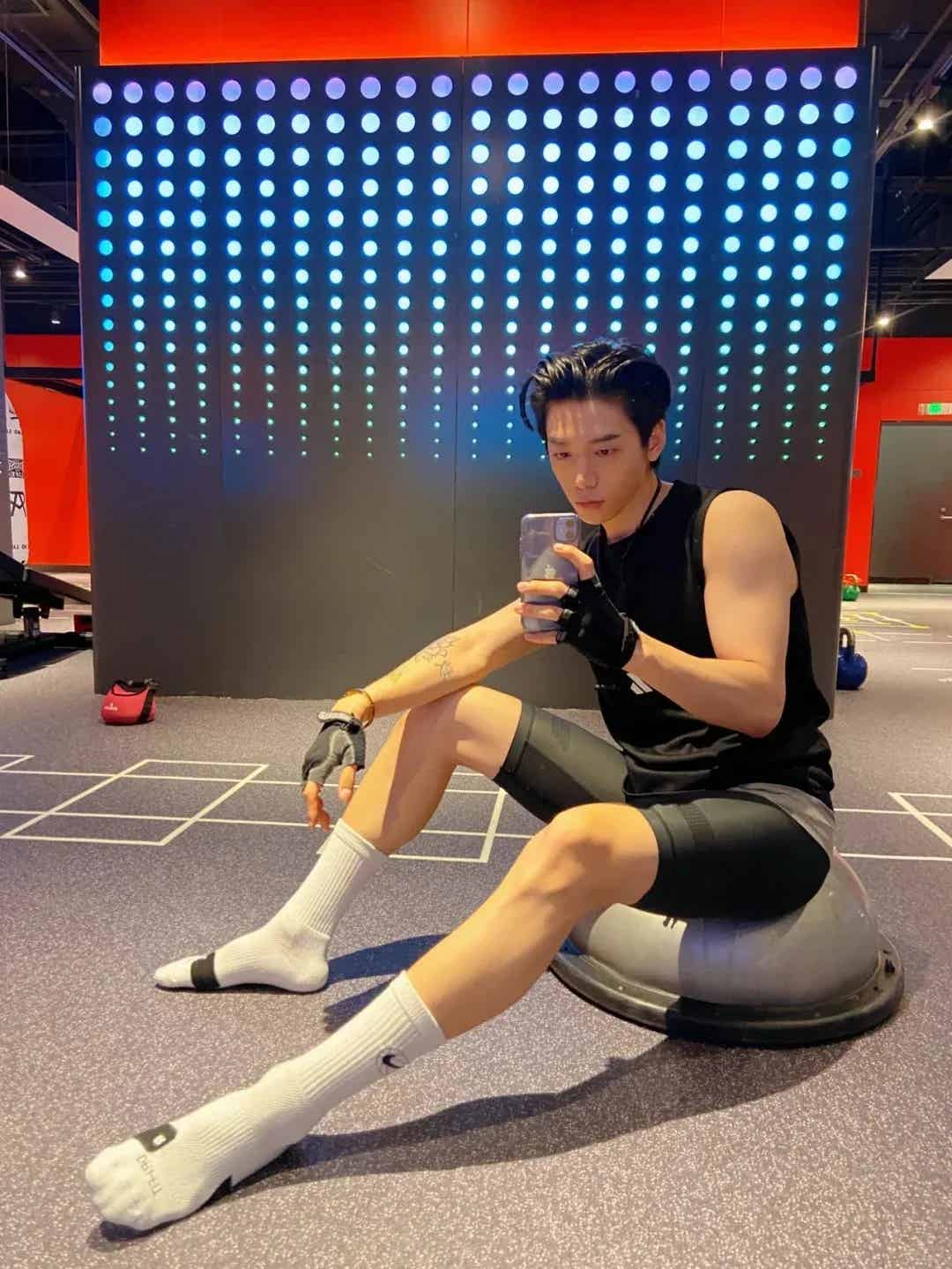 想要完美腰臀比？来看看这位北京小哥哥的翘臀秘籍！-小蓝短视频