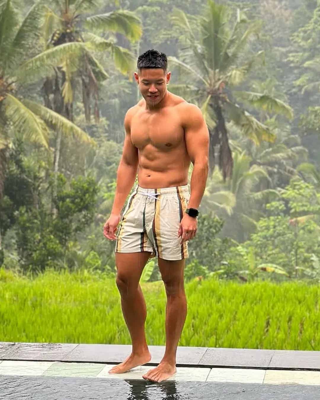 图片[1]-26岁香港健身博主，硬核胸肌六块腹肌和鲨鱼线，这结实的身体硬邦邦！-小蓝短视频