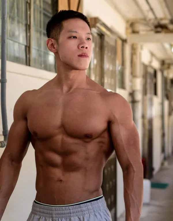 图片[3]-26岁香港健身博主，硬核胸肌六块腹肌和鲨鱼线，这结实的身体硬邦邦！-小蓝短视频