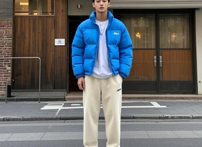 男生“羽绒服+T恤”简约干净，这3套搭配，穿上帅气不臃肿！