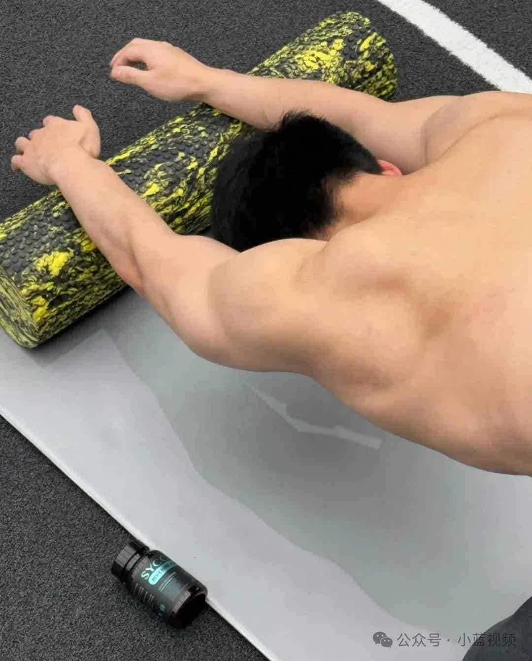 图片[8]-02年退役兵哥哥，阳光型男颜值身材双在线！-小蓝短视频