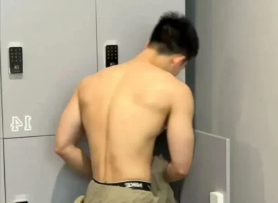 02年退役兵哥哥,阳光型男颜值身材双在线!