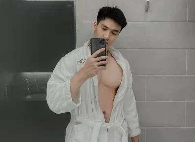 181CM空少为吸引穿内裤拍大片？大鼻子也太撩了！