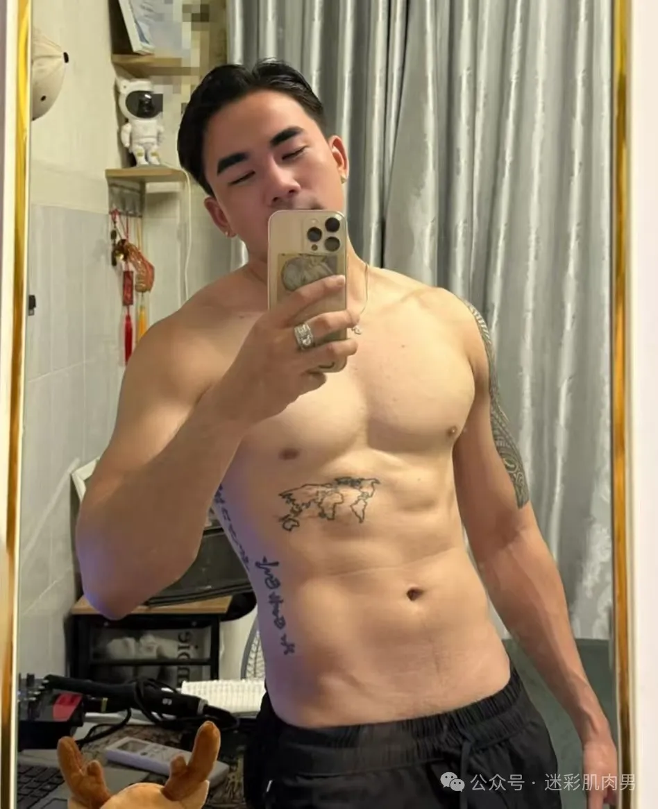 图片[4]-河边和奶茶的壮男穿运动裤太短啦！这也太太太帅了吧！-小蓝短视频