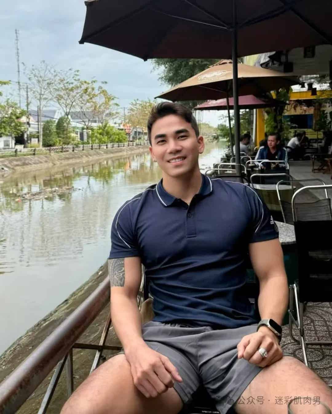 图片[6]-河边和奶茶的壮男穿运动裤太短啦！这也太太太帅了吧！-小蓝短视频