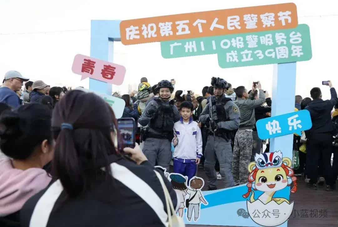 图片[18]-广州神仙颜值特警小哥，笑容太帅了！-小蓝短视频