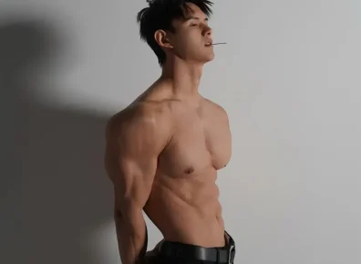 188cm网红肌肉博主直播被狂摸！