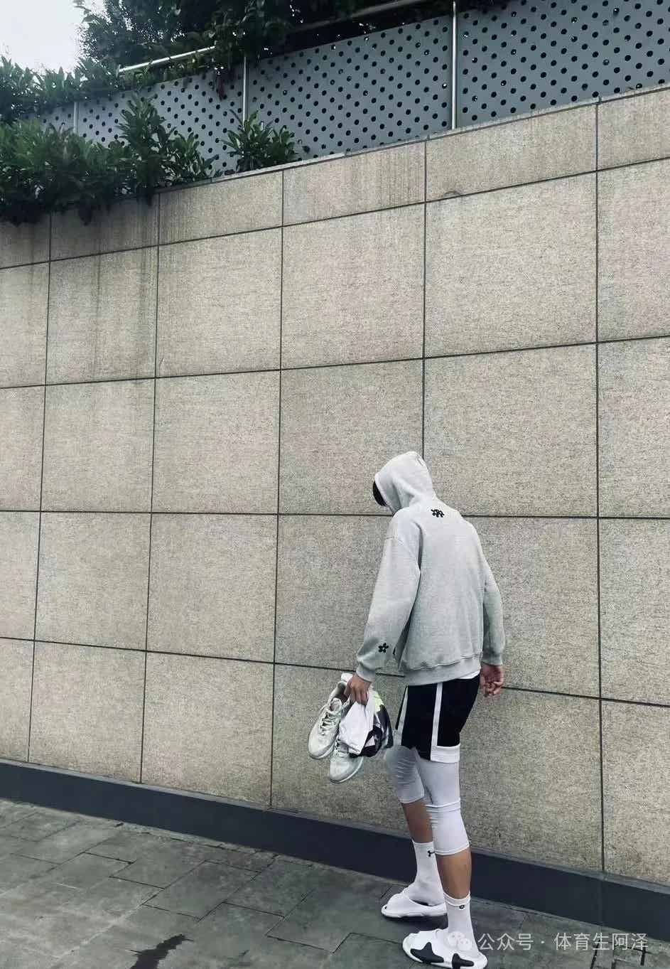 185黑皮篮球体育生,上演三人行片段,现实版燃冬........-小蓝短视频