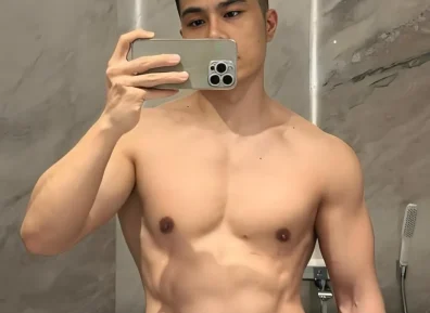 男生别沉迷“锡纸烫”发型，2025年剪这3款造型，时髦又帅气