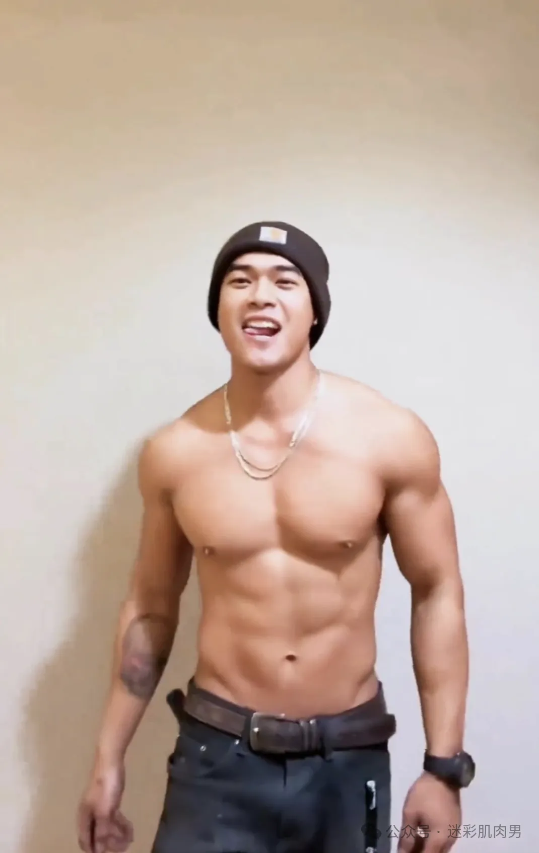 图片[10]-武汉寸头肌肉民工不穿衣服太大了，露内裤边好看！-小蓝短视频