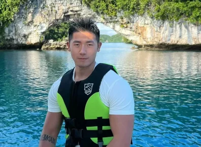 推特爆红的黑皮肌肉体育生,到底是谁在享用?