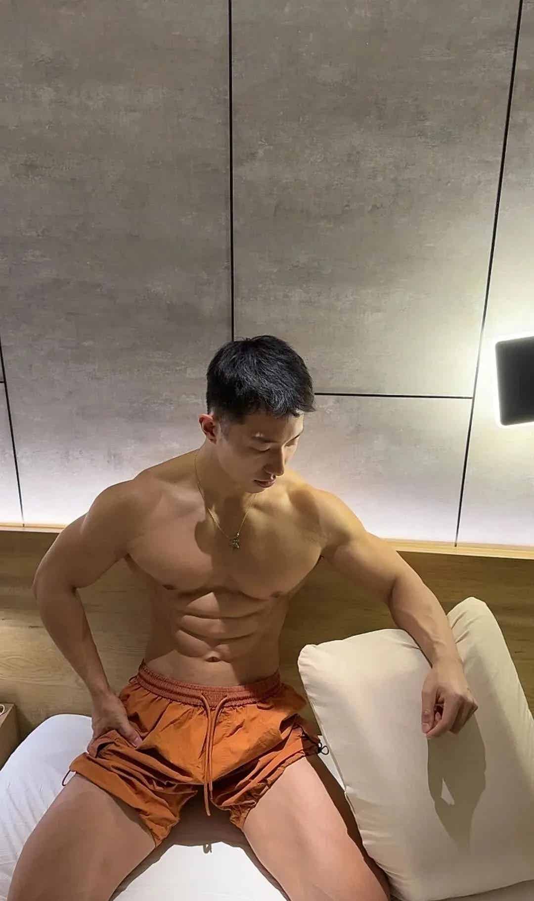 图片[3]-八块腹肌肌肉睡美人超绝了！-小蓝短视频