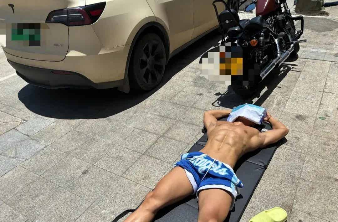 图片[5]-八块腹肌肌肉睡美人超绝了！-小蓝短视频