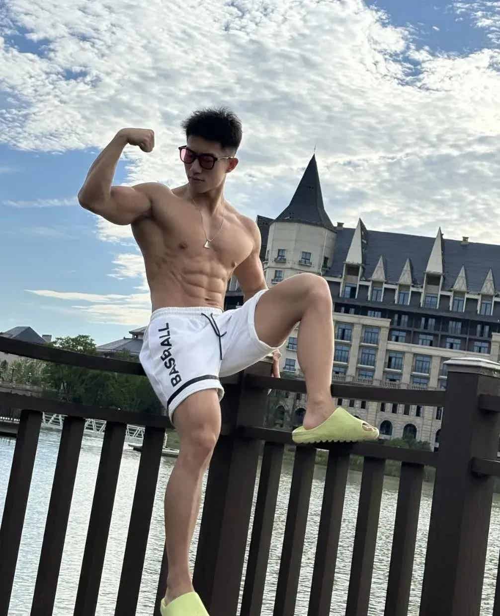 图片[7]-八块腹肌肌肉睡美人超绝了！-小蓝短视频