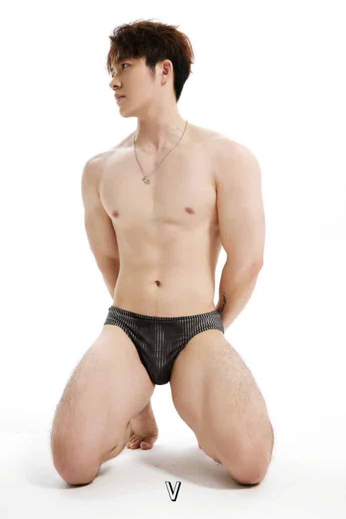 图片[11]-男模肌肉线条绝了，侧脸帅到舔屏！-小蓝短视频