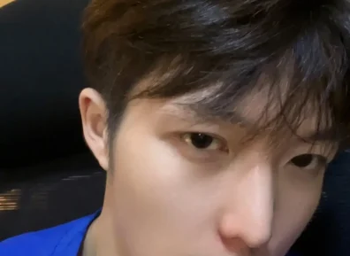 男模肌肉线条绝了，侧脸帅到舔屏！