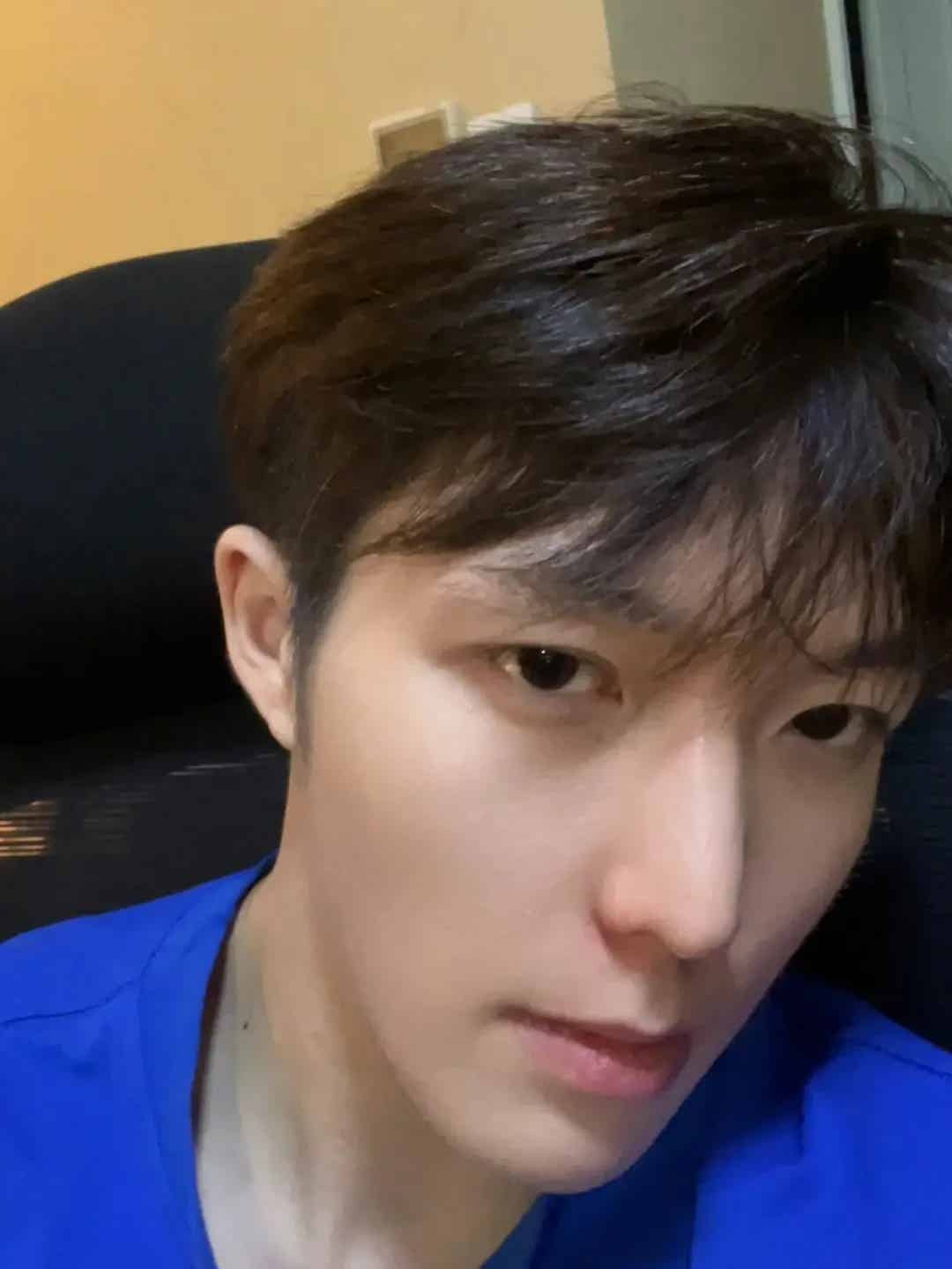 男模肌肉线条绝了，侧脸帅到舔屏！-小蓝短视频