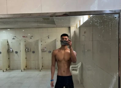 高大帅气的99年寸头黑皮主播