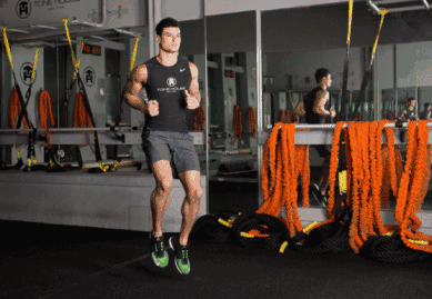 仰卧起坐out了！8个动作带你练出六块腹肌