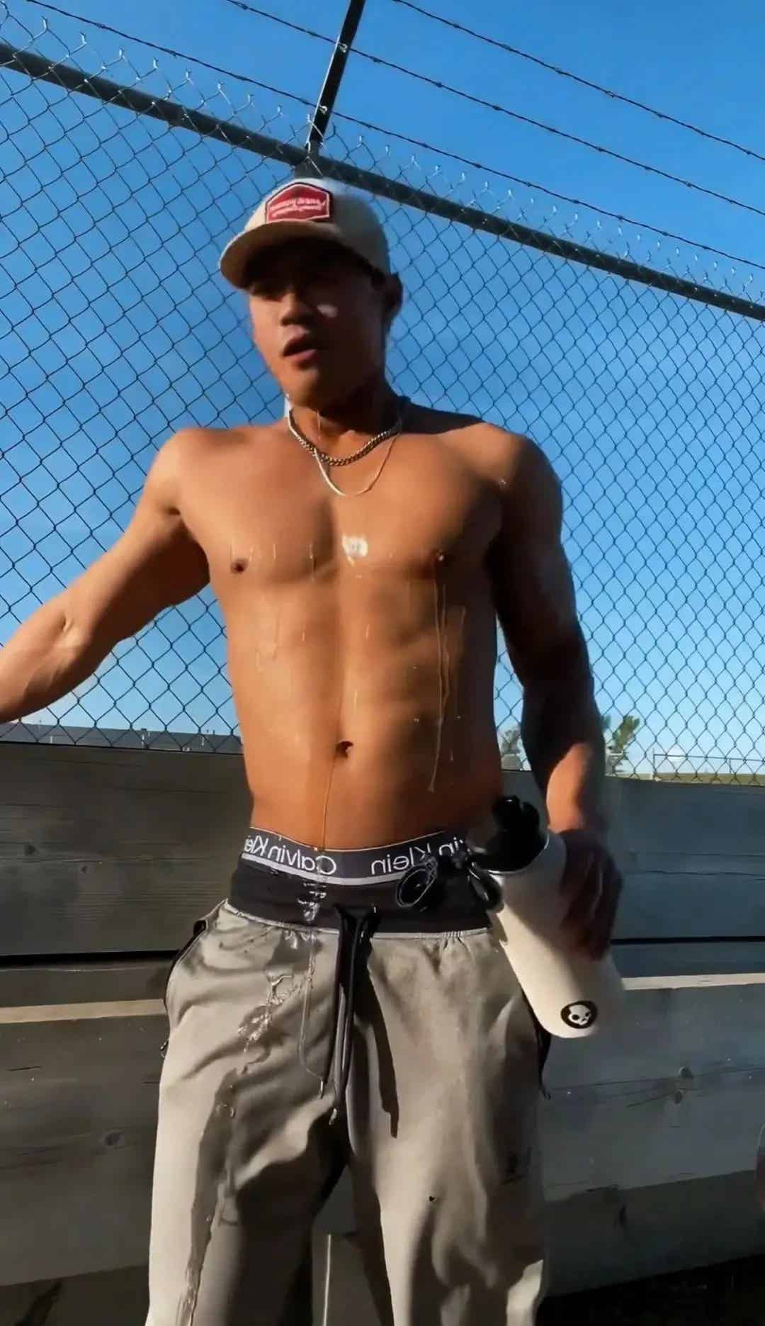 图片[8]-武汉姐妹吃这么好？荷尔蒙炸裂的寸头肌肉民工-小蓝短视频