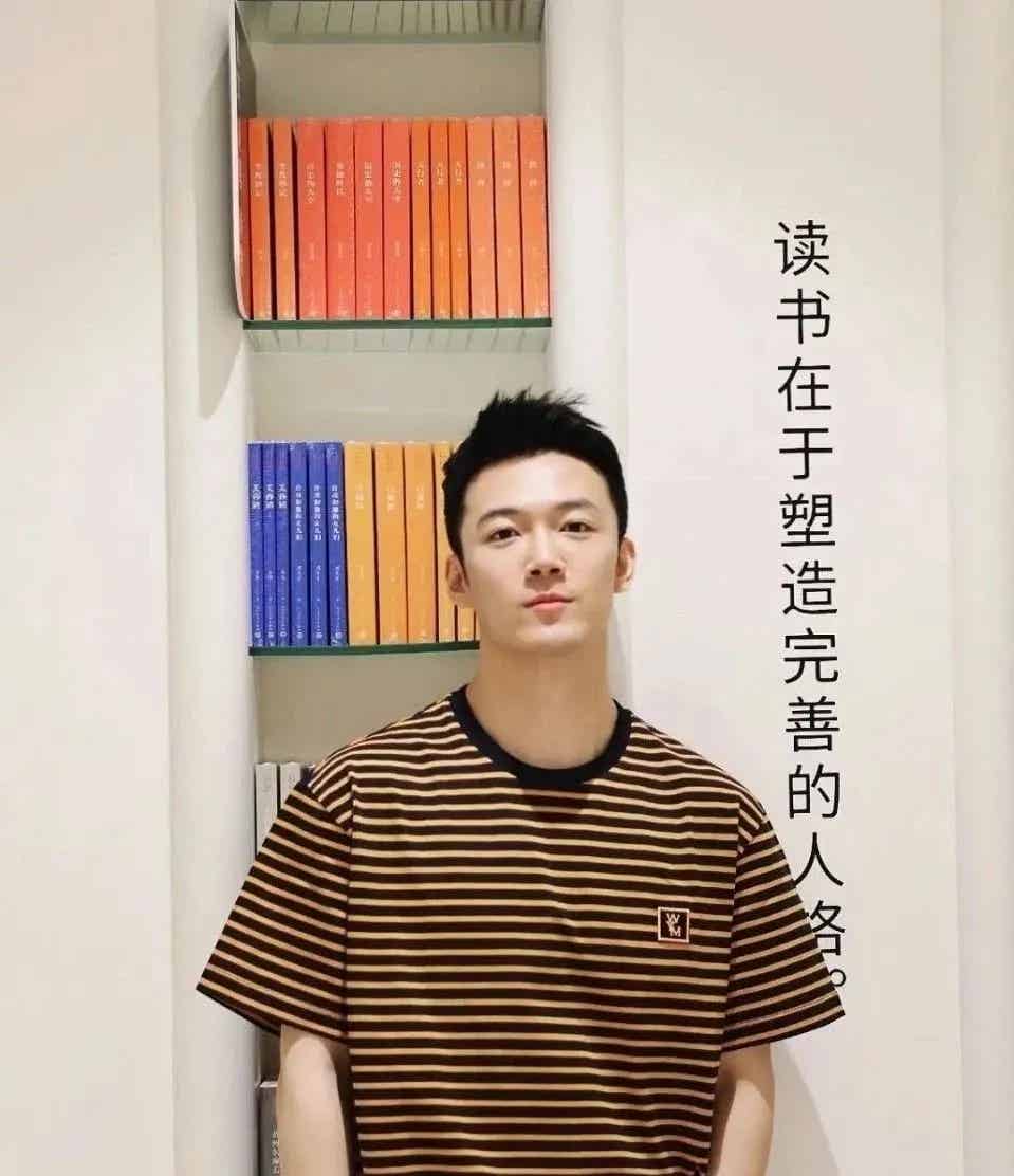 图片[9]-春晚38岁了正装男主持长太帅又火了！自拍撸铁你敢信吗？-小蓝短视频