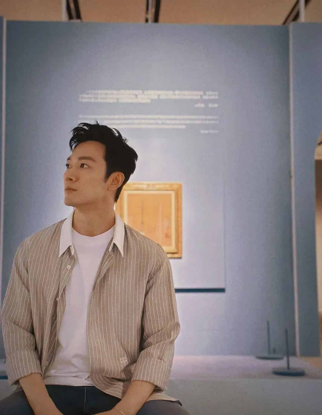 图片[18]-春晚38岁了正装男主持长太帅又火了！自拍撸铁你敢信吗？-小蓝短视频