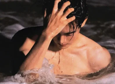 95待爆小生：过往经历越扒越有料，身材也一样！