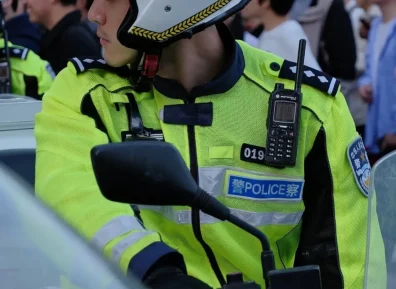 上海街头的特警一个比一个帅！五一你不来看看？