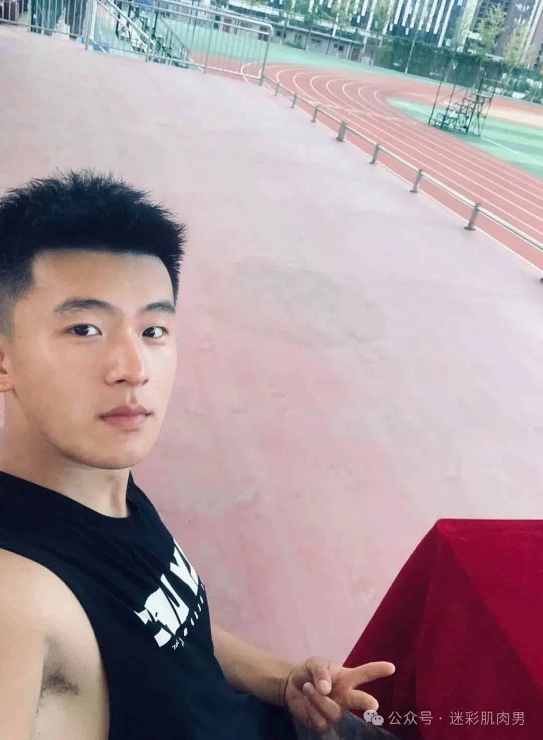 图片[15]-山东05年体育生185CM穿粉色短裤，谁能拒绝这实力！-小蓝短视频