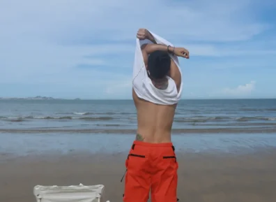 拥有200万粉丝的黑皮寸头男，不穿衣自拍真好看呀！