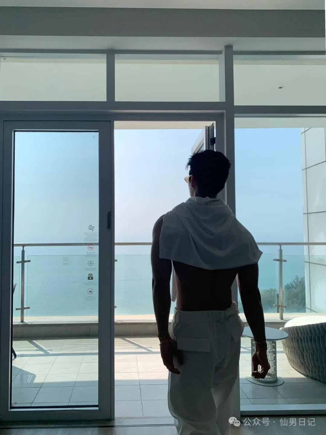 图片[3]-187cm黑皮体育生私照曝光！网友直呼：公狗腰看着好强……-小蓝短视频