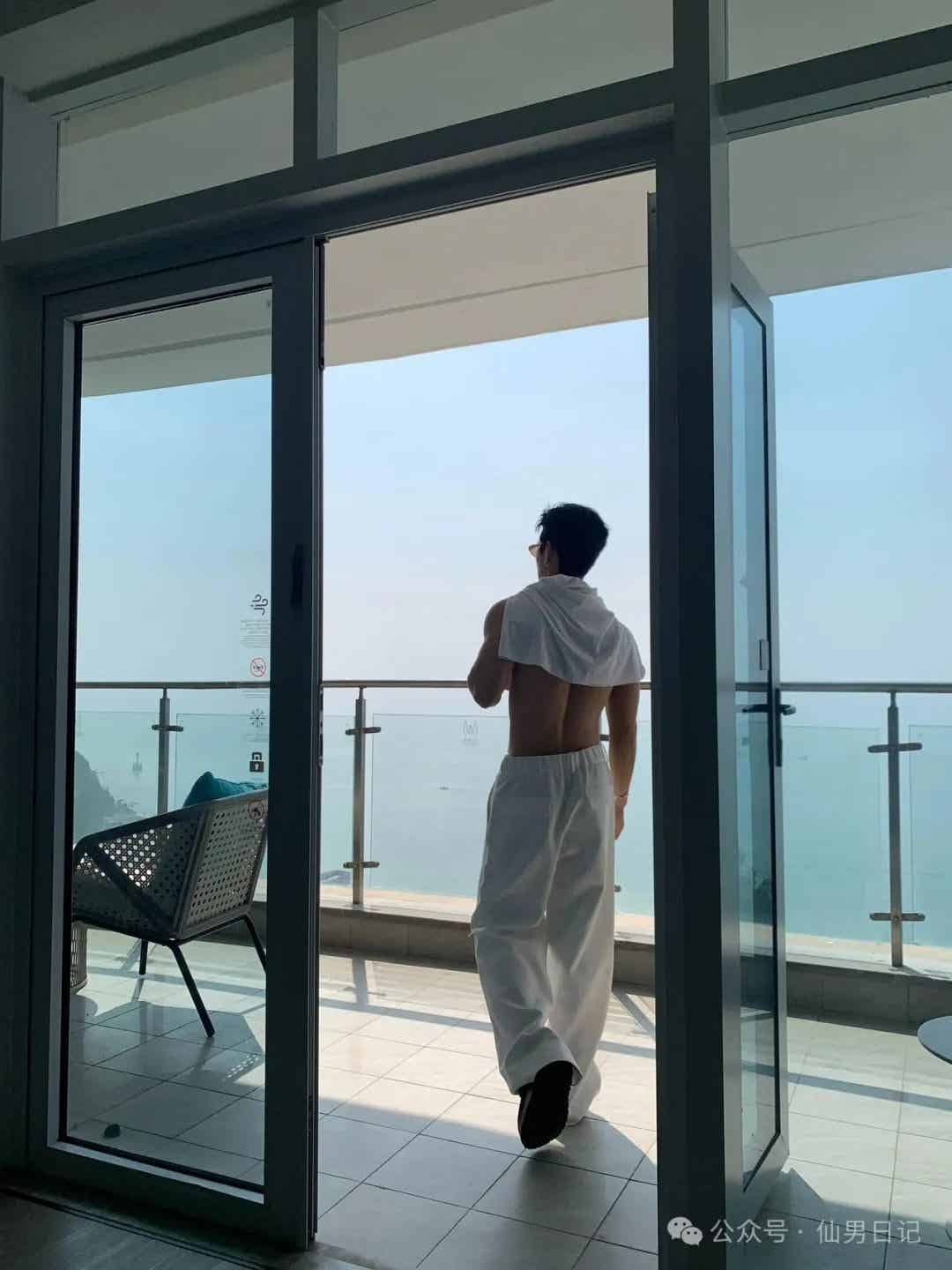 图片[4]-187cm黑皮体育生私照曝光！网友直呼：公狗腰看着好强……-小蓝短视频