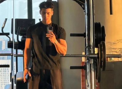 187cm黑皮体育生私照曝光！网友直呼：公狗腰看着好强……