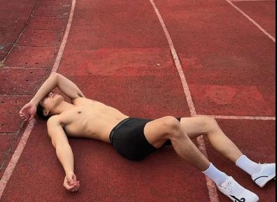 颜体同修的20岁高弹黑皮男大体育生，实力应该很强！