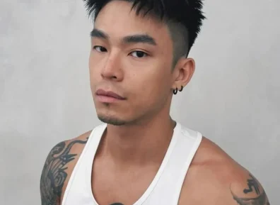 男生“露额”发型怎样剪才帅？这3款造型，时髦显帅气，值得尝试